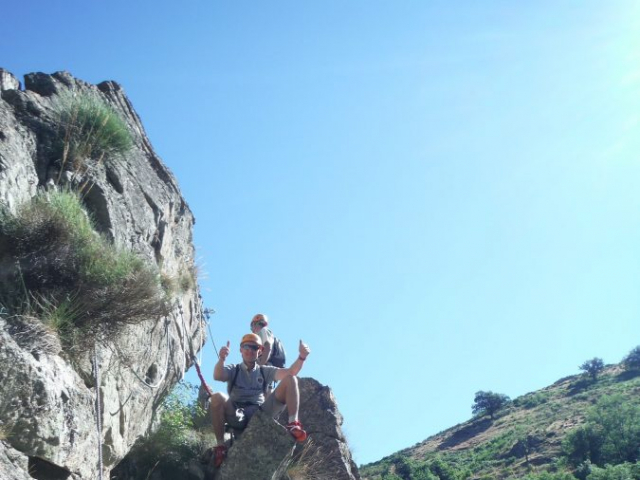Petite pause sur la via ferrata de Rousses dans les Cévennes.