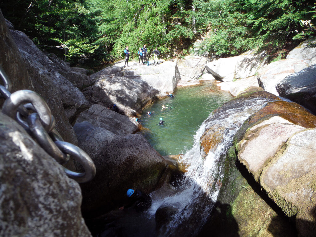 photo de descente dans le canyon du Tapoul, super descente de canyoning dans les Cévennes
