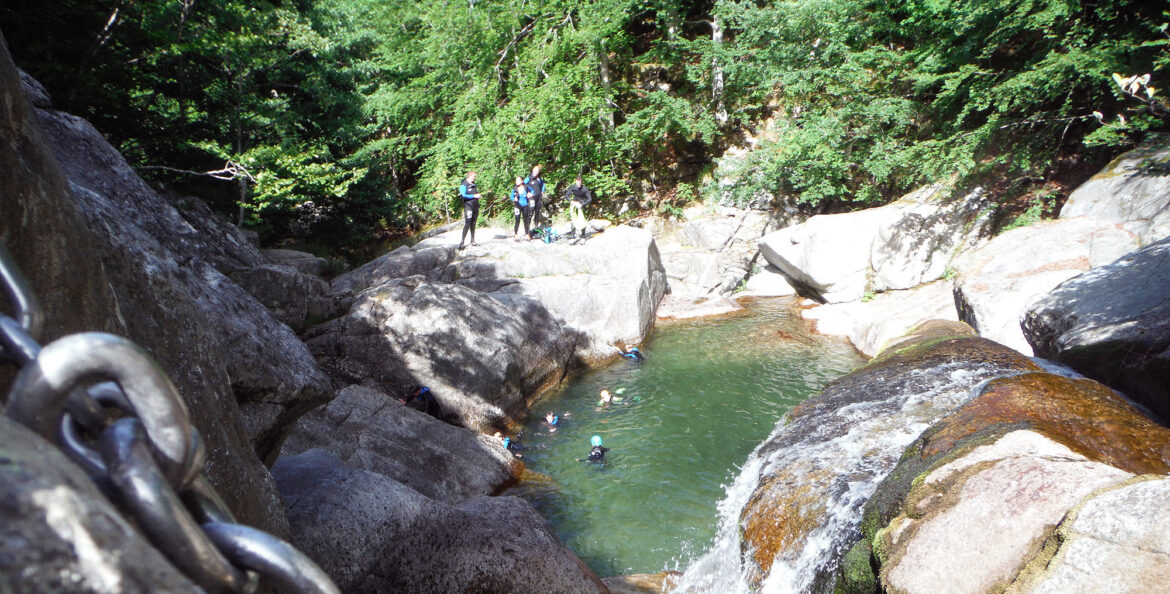 photo de descente dans le canyon du Tapoul, super descente de canyoning dans les Cévennes