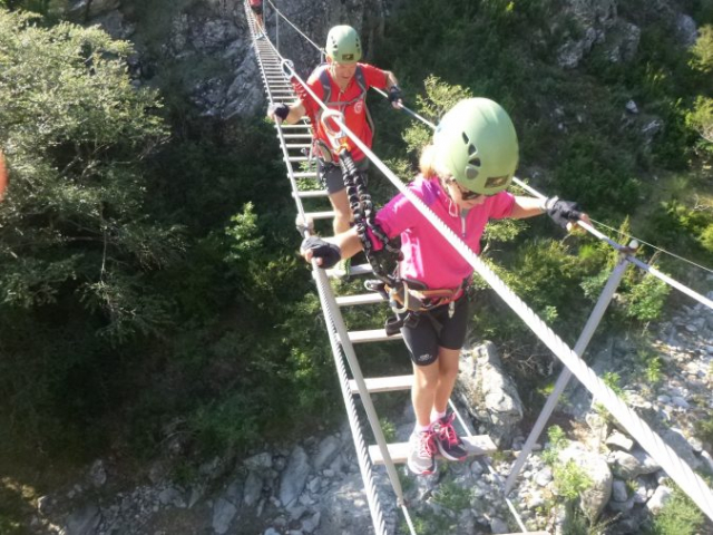 Eh oui, des fois ça fait bizarre la passerelle !!