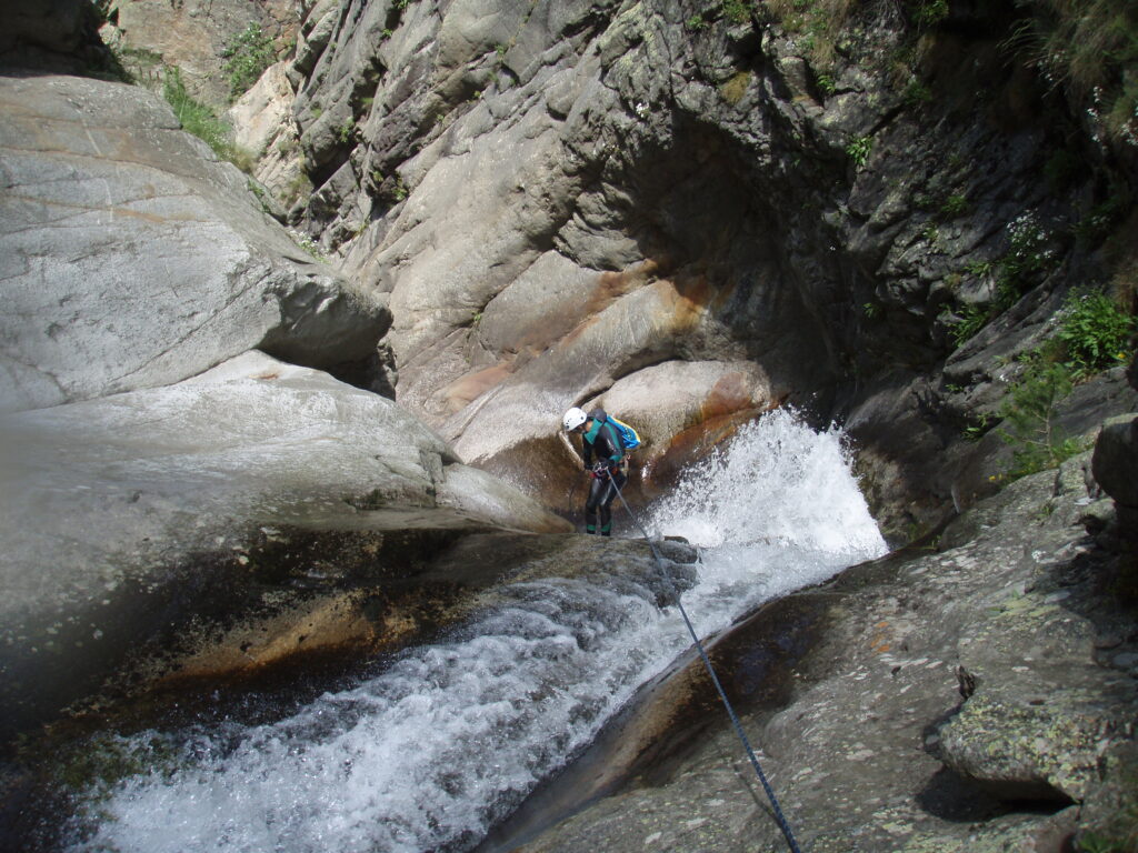 photo de descente dans un canyoning