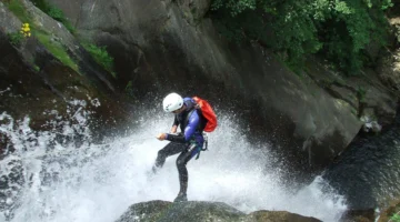 Descente en rappel canyon du tapoul dans les Cévennes