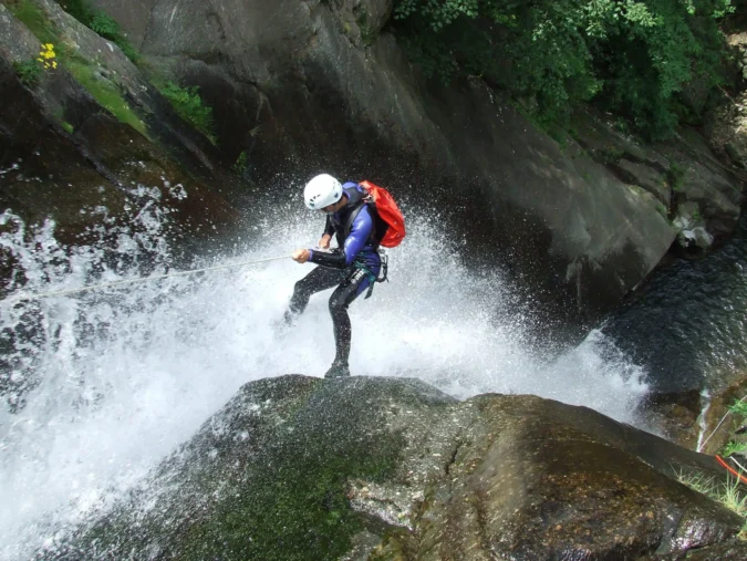 Descente en rappel canyon du tapoul dans les Cévennes